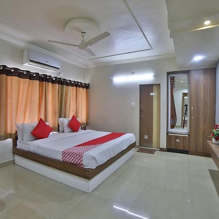 Oyo 41929 Hotel Loyal Residency Jāmnagar 외부 사진
