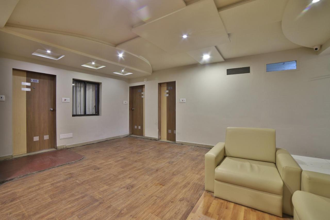 Oyo 41929 Hotel Loyal Residency Jāmnagar 외부 사진
