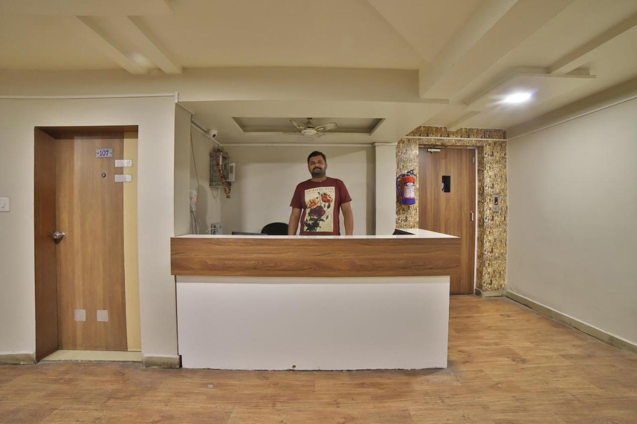 Oyo 41929 Hotel Loyal Residency Jāmnagar 외부 사진