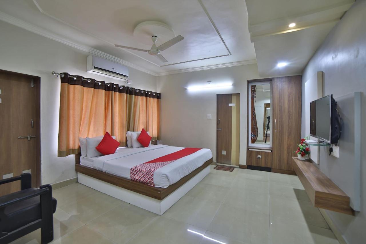 Oyo 41929 Hotel Loyal Residency Jāmnagar 외부 사진