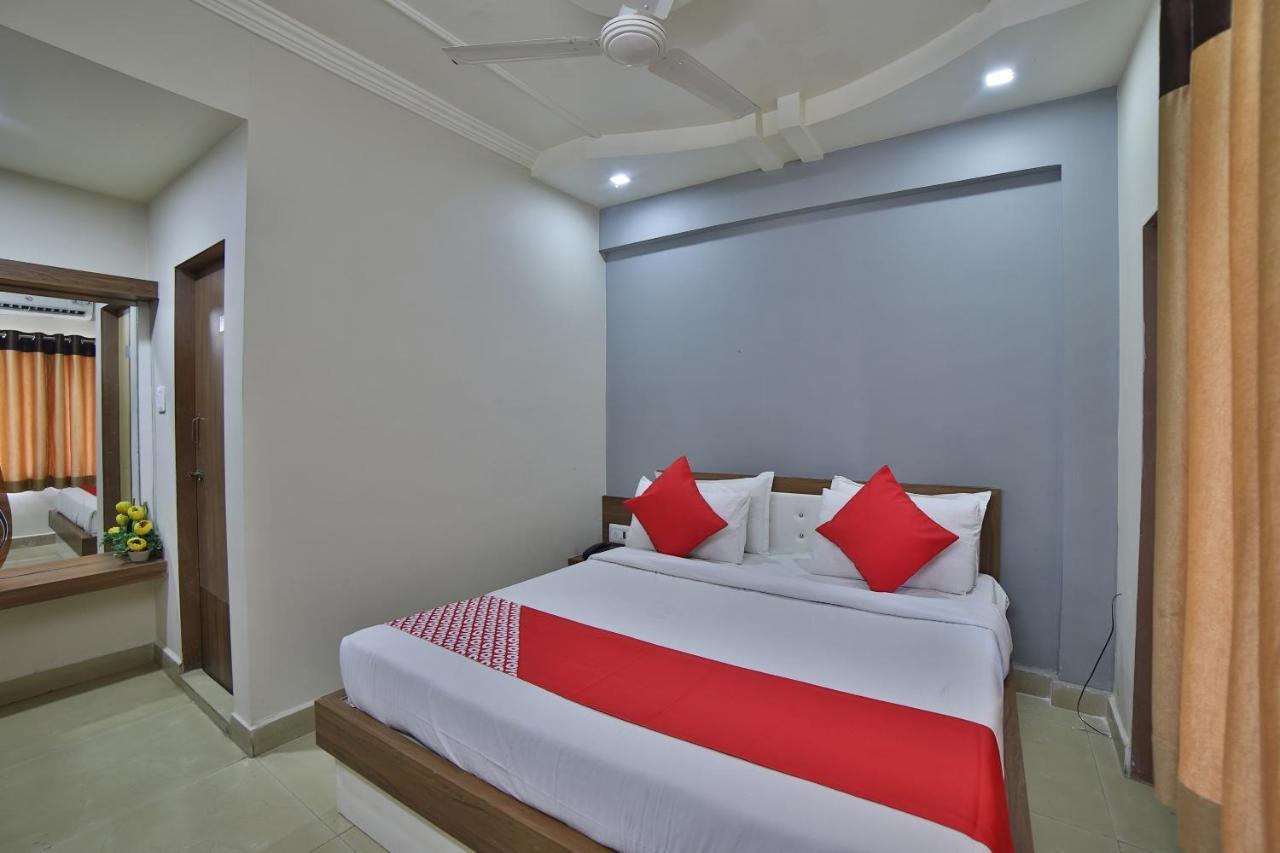 Oyo 41929 Hotel Loyal Residency Jāmnagar 외부 사진