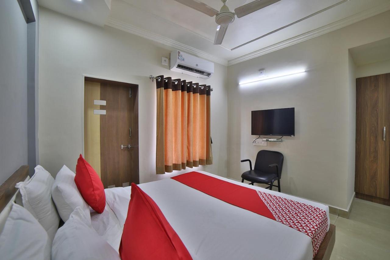 Oyo 41929 Hotel Loyal Residency Jāmnagar 외부 사진